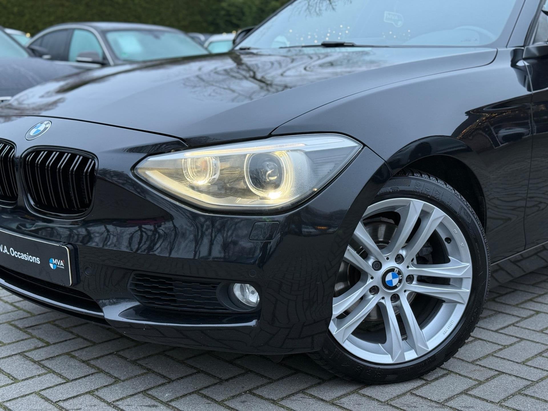 BMW 1-serie 118i Business+|Nieuwe Ketting + Klepseals|Leder|, Auto's, Euro 5, Achterwielaandrijving, Gebruikt, Zwart
