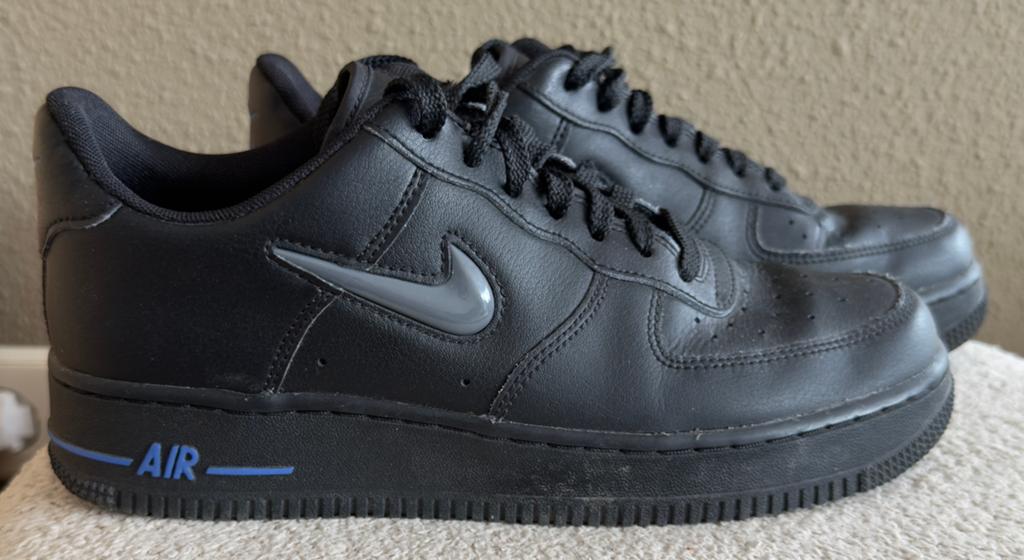 Nike Air Force 1, zwart met blauw accent in maat 40!, Zwart, Ophalen of Verzenden, Sneakers of Gympen, Gedragen
