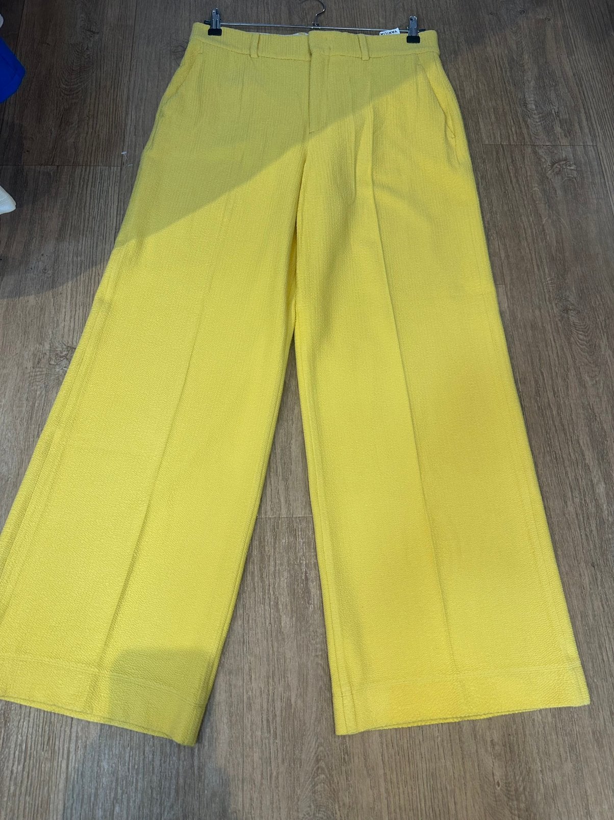 VANILIA BROEK 44, Geel, Maat 42/44 (L), Ophalen of Verzenden, Zo goed als nieuw