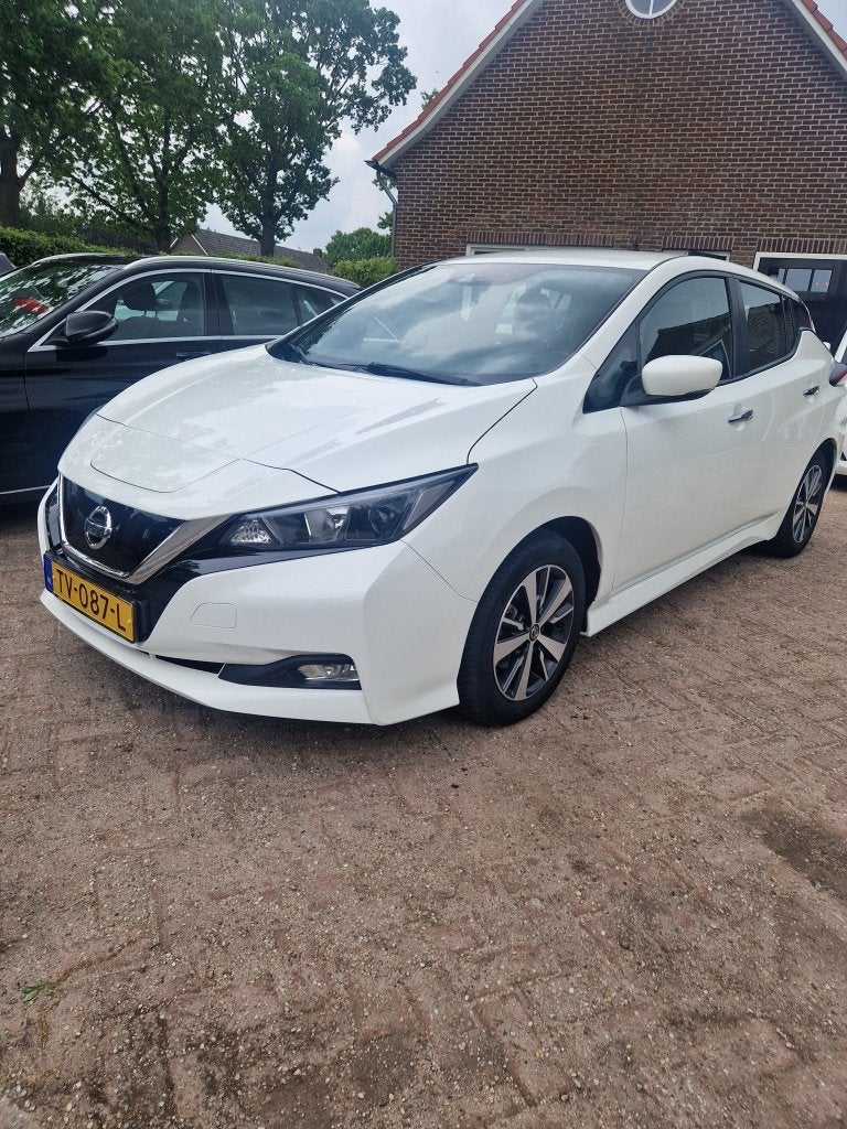 Nissan Leaf Acenta 40 kWh (bj 2018, automaat), Auto's, Gebruikt, Zwart, 150 pk, Wit