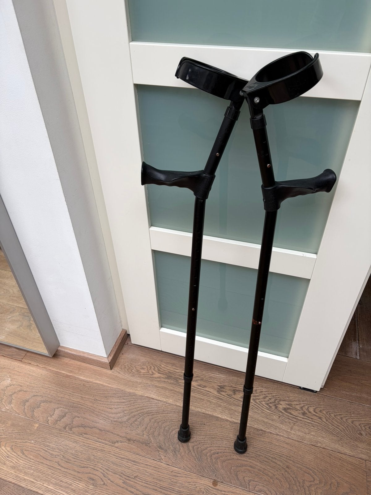 Mooie set zwarte ergonomische verstelbare krukken., Ophalen, Zo goed als nieuw