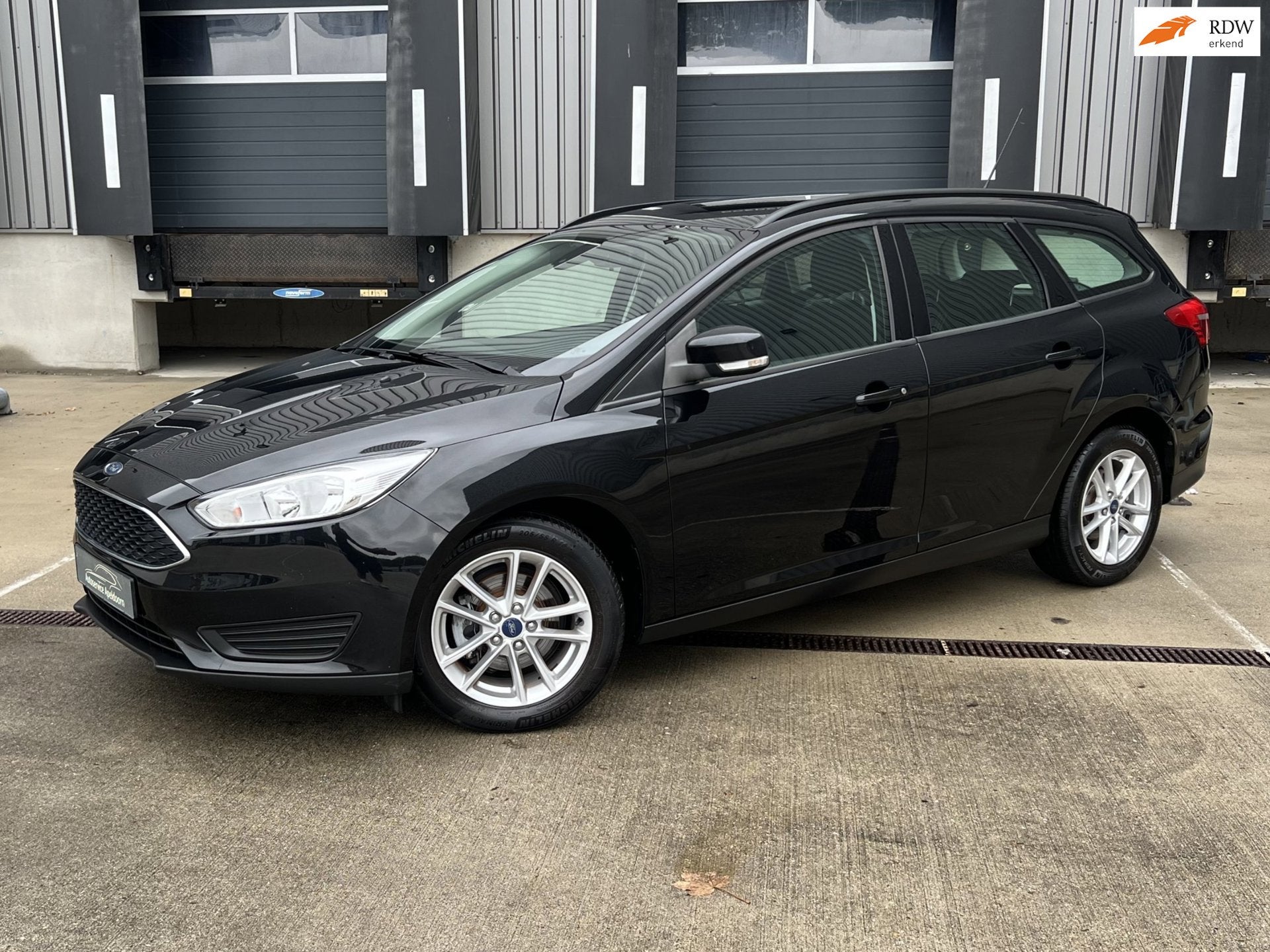 Ford Focus Wagon 1.0 Trend Edition, Sync 3, Navi, Nieuwe dis, Gebruikt, Zwart, Origineel Nederlands, Handgeschakeld