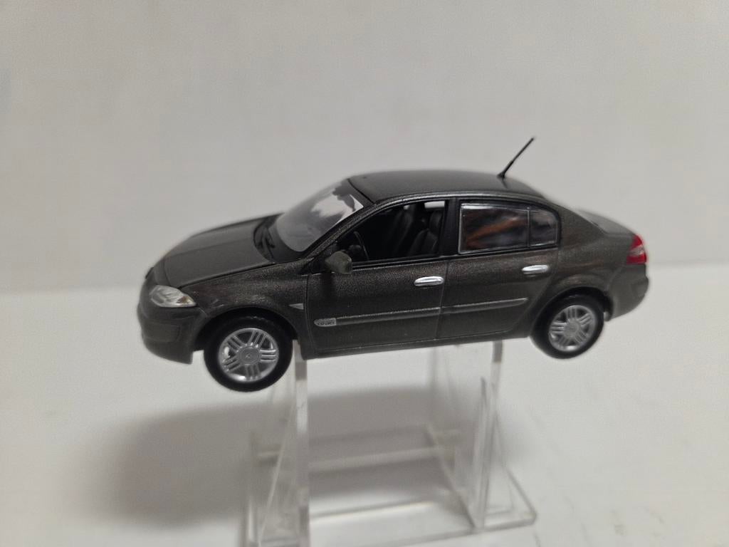 Norev Renault Megane 4 deurs 1:43, Auto, ., Norev, Ophalen of Verzenden
