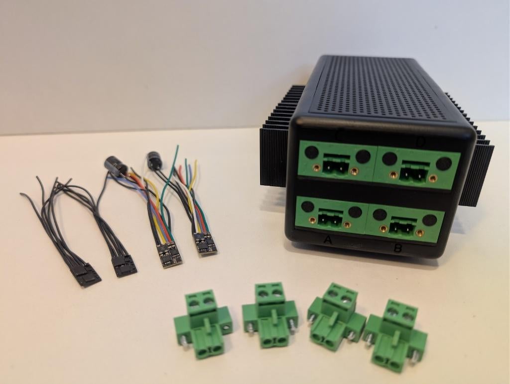 DCC command station met 2 locomotief en 2 wissel decoders, Overige merken, Gelijkstroom, Overige typen, Nieuw