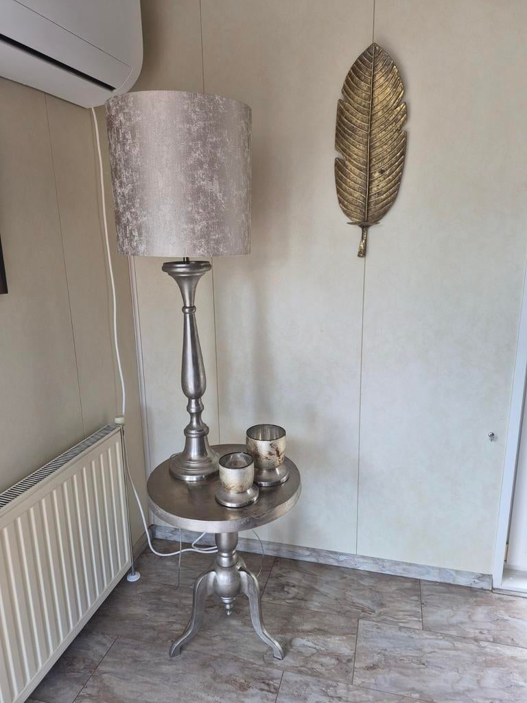 Richmond bijzettafel, staande lamp en PTMD windlichten, 100 tot 150 cm, Ophalen of Verzenden, Zo goed als nieuw, Glas