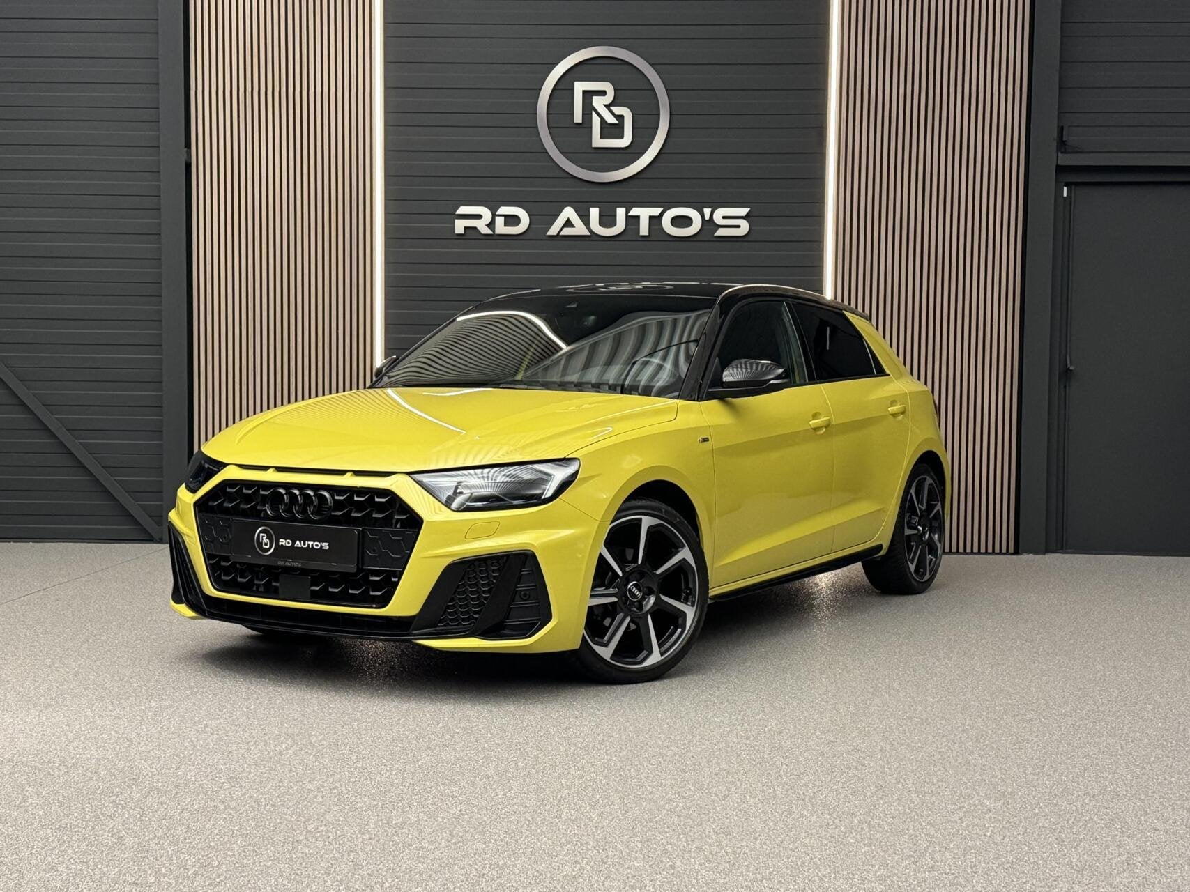 Audi A1 Sportback 30 TFSI S Line edition one Carplay Navi Le, Auto's, Dealer onderhouden, Geel, Bedrijf, 1100 kg