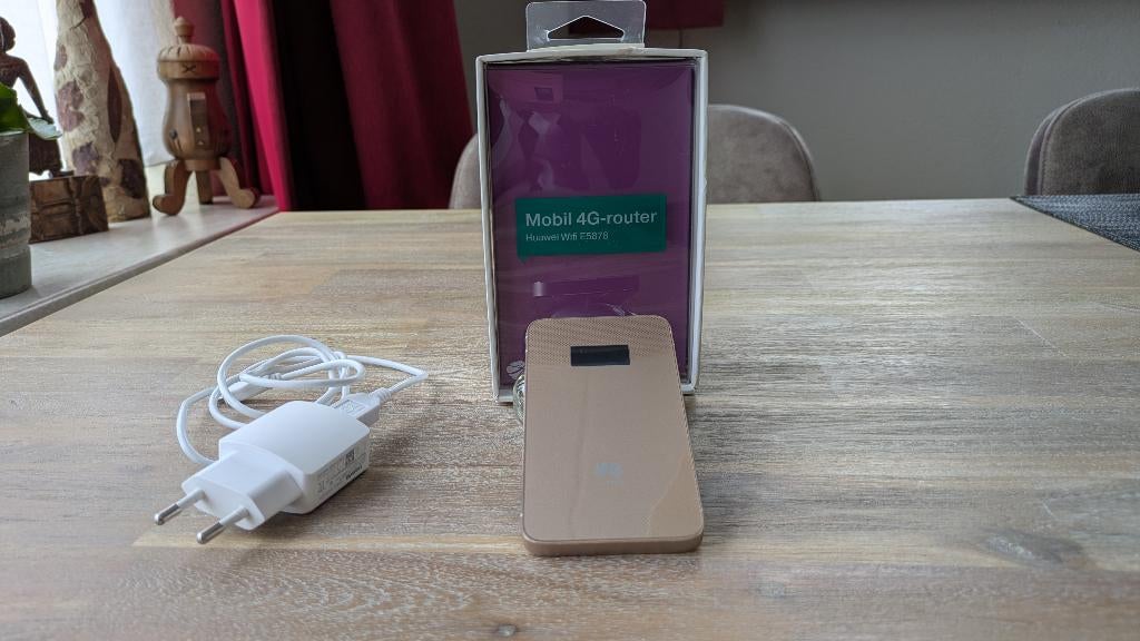 Mobil 4 G router Huawei., Ophalen, Zo goed als nieuw, Router, Huawei