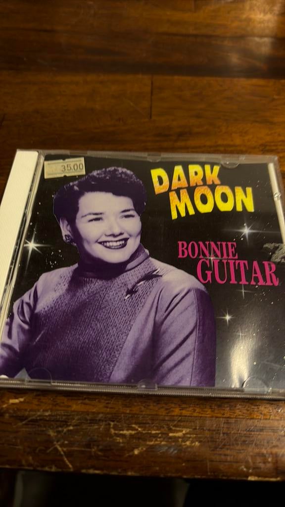 Bonnie Guitar cd Dark moon Bear family, Ophalen of Verzenden, Zo goed als nieuw