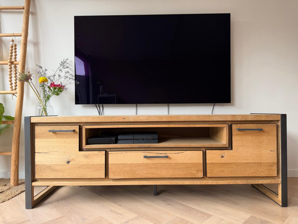 Robuust Eiken Tv-meubel met Zwart Metalen Frame - 170x60x42, Ophalen, 150 tot 200 cm, Eikenhout, Zo goed als nieuw