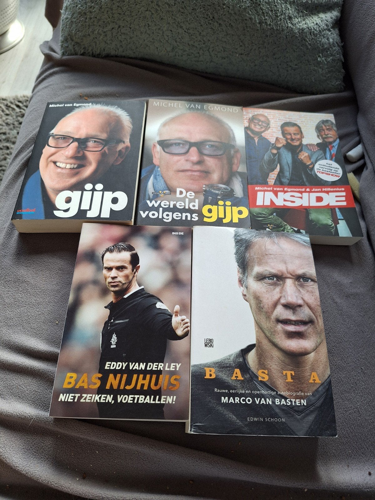 7 voetbal boeken, Ophalen of Verzenden, Gelezen, Balsport