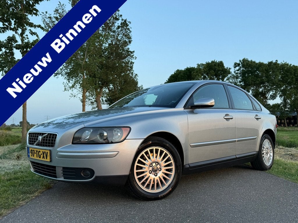 Volvo S40 2.4 Edition II Automaat / 2e Eigenaar / H-Leder /, Gebruikt, Zwart, 700 kg, Leder en Stof