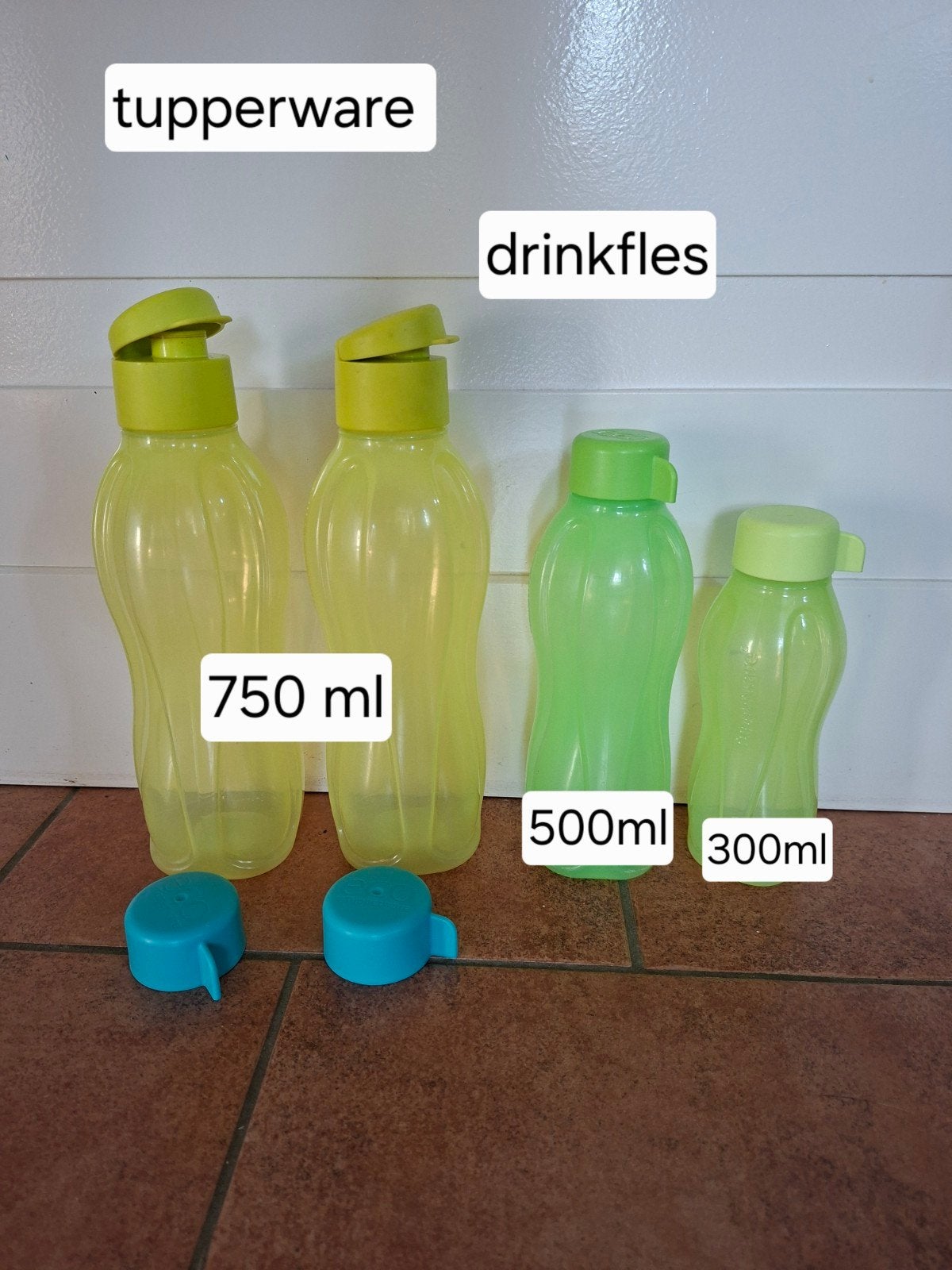 4 Tupperware drinkflessen (750ml, 500ml, 300ml) + extra dop, Ophalen of Verzenden