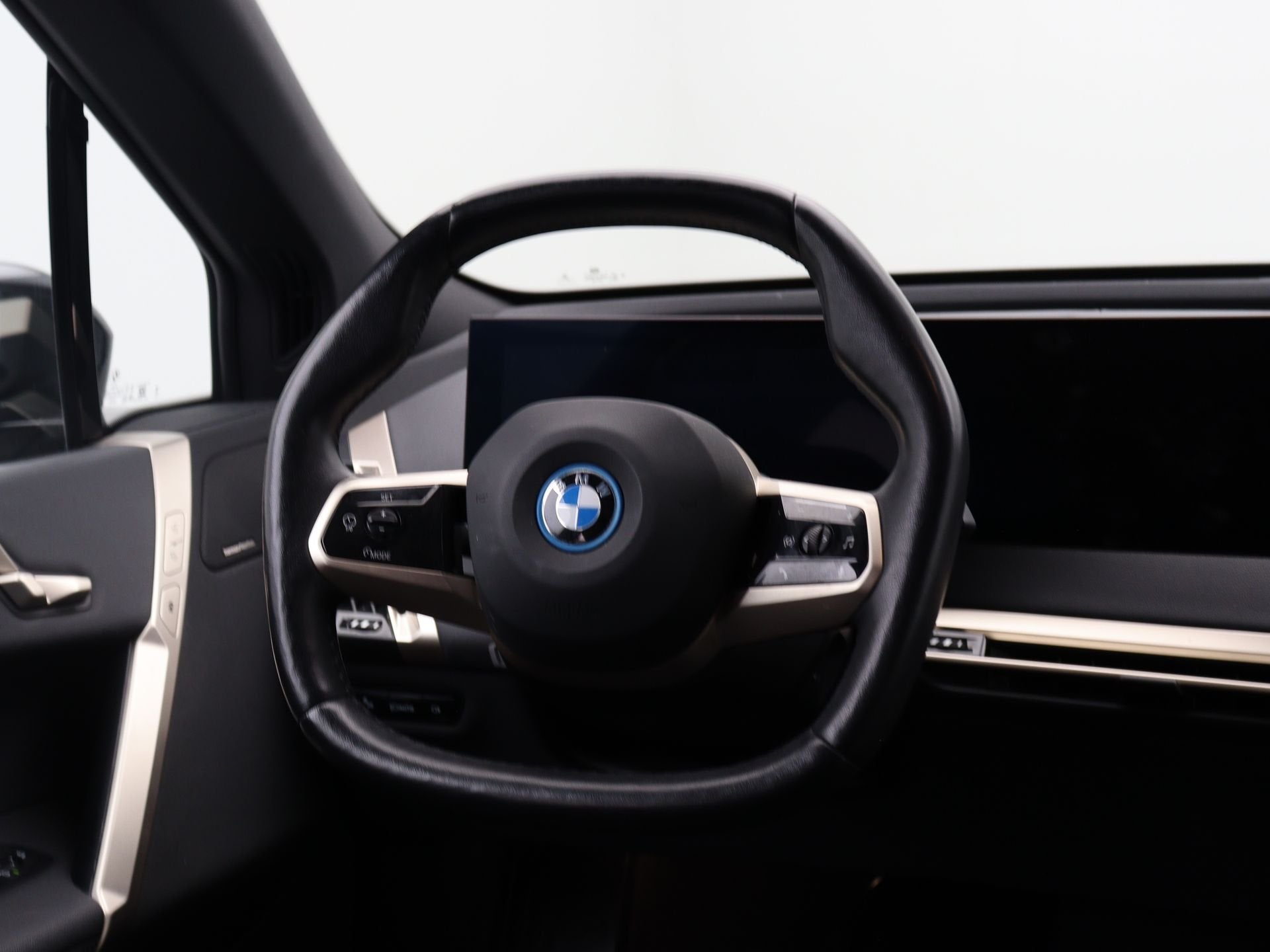 BMW iX xDrive40 Executive 77 kWh SoH 97% (bj 2022), Auto's, Automaat, Gebruikt, Met garantie (alle), Vierwielaandrijving
