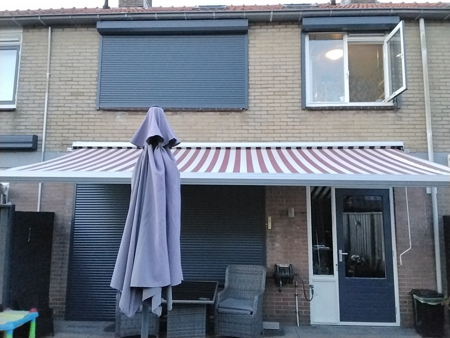 Zonnescherm 5.40 meter heeft nw doek nodig, Ophalen, Gebruikt, 450 cm of meer, 150 tot 300 cm