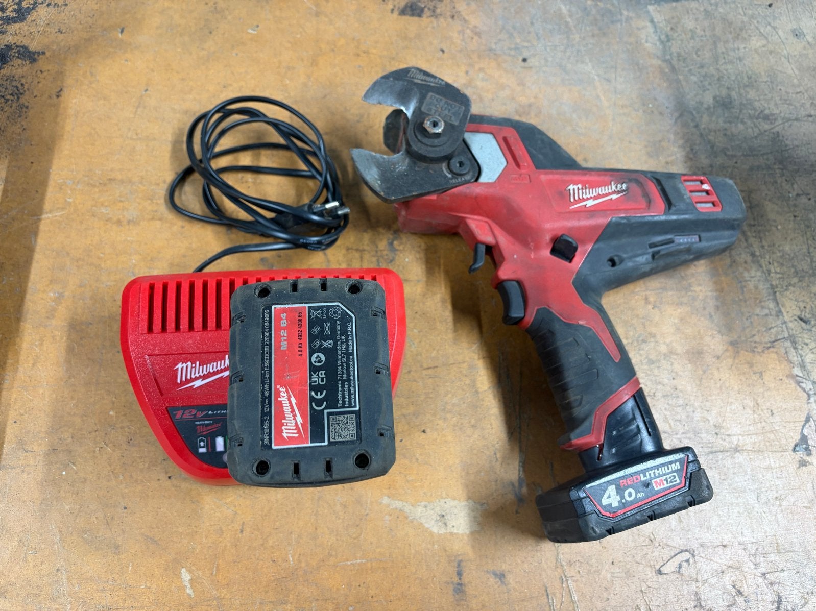 Milwaukee M12 CC-0 12V Li-Ion accu kabelsnijder, Ophalen of Verzenden, Gebruikt, Overige typen, Milwaukee