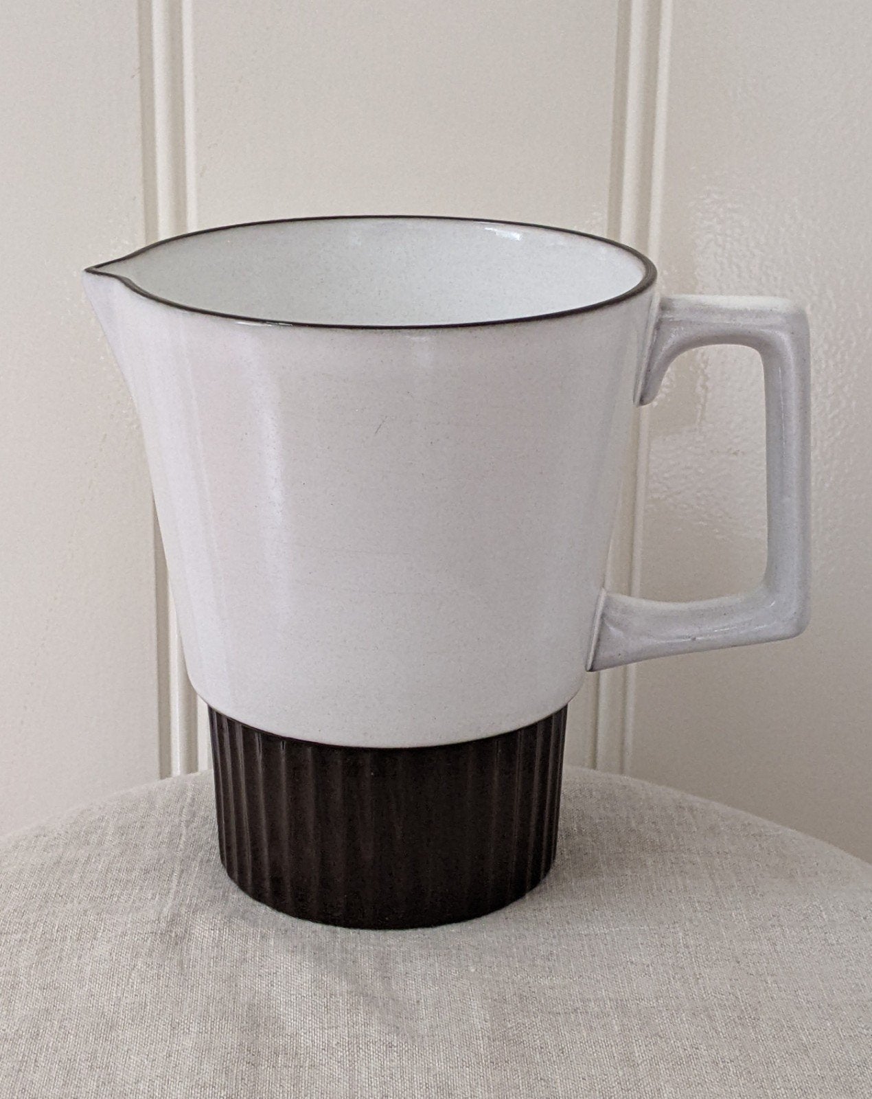 Vintage schenkkan van Potterie 't Vuur - Wit/Bruin, Antiek en Kunst, Antiek | Keramiek en Aardewerk, Ophalen of Verzenden