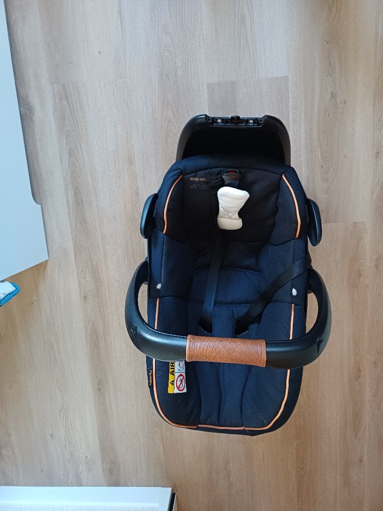 Maxi cosi pebble plus, verkleiner + base, Ophalen, Gebruikt, Zijbescherming, Isofix