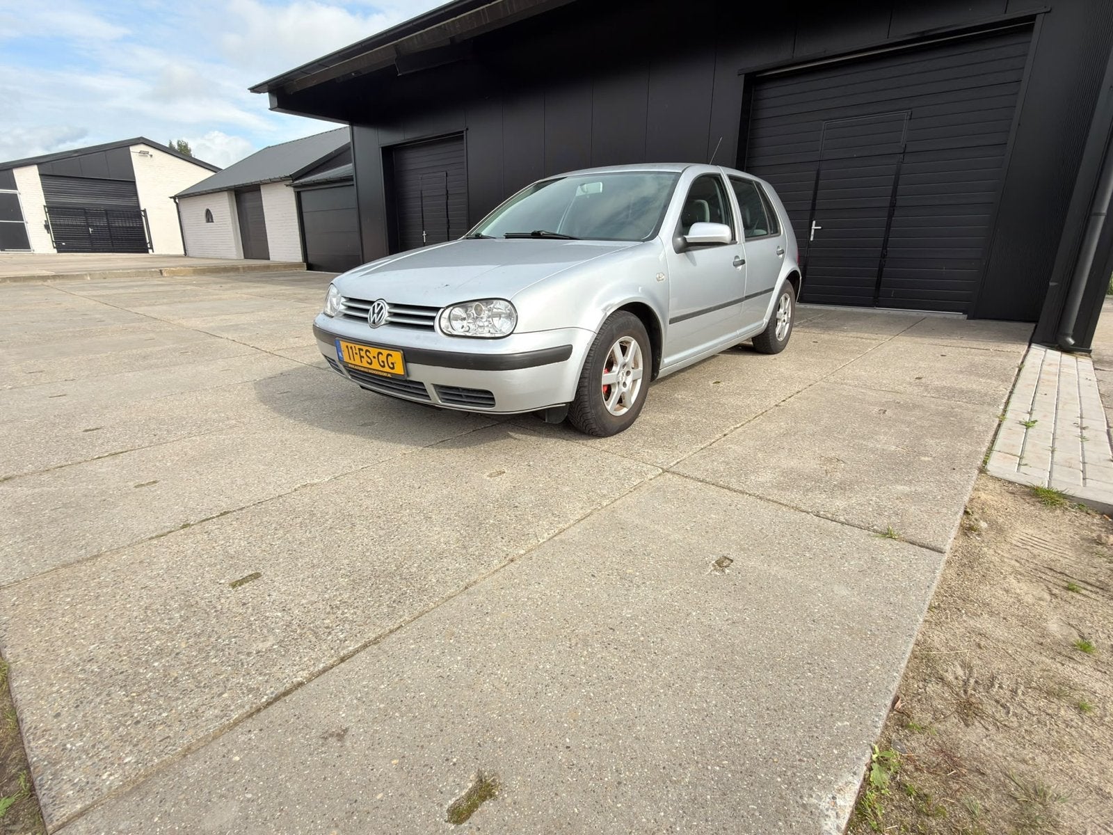 Volkswagen Golf 1.6 74KW AUT 2000 Grijs, 4 cilinders, 100 pk, 49 €/maand, 1123 kg