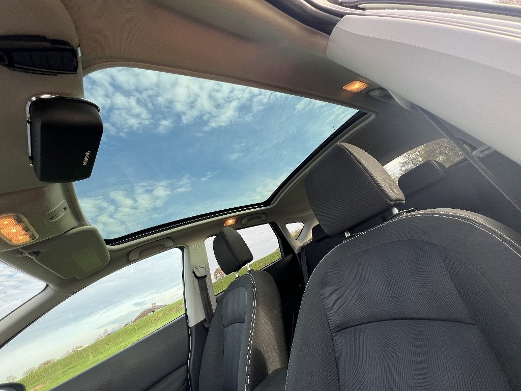Foto 10 van Nissan Qashqai 1.6 2WD 2012 Wit