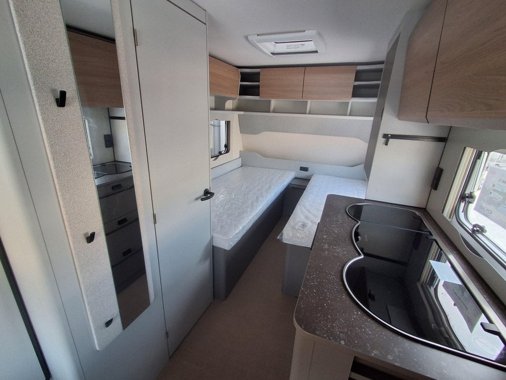 Bürstner B66 490 TL NIEUW!! ENKELE BEDDEN!!, Caravans en Kamperen, Caravans, Standaardzit, Bedrijf, Bürstner, Schokbreker