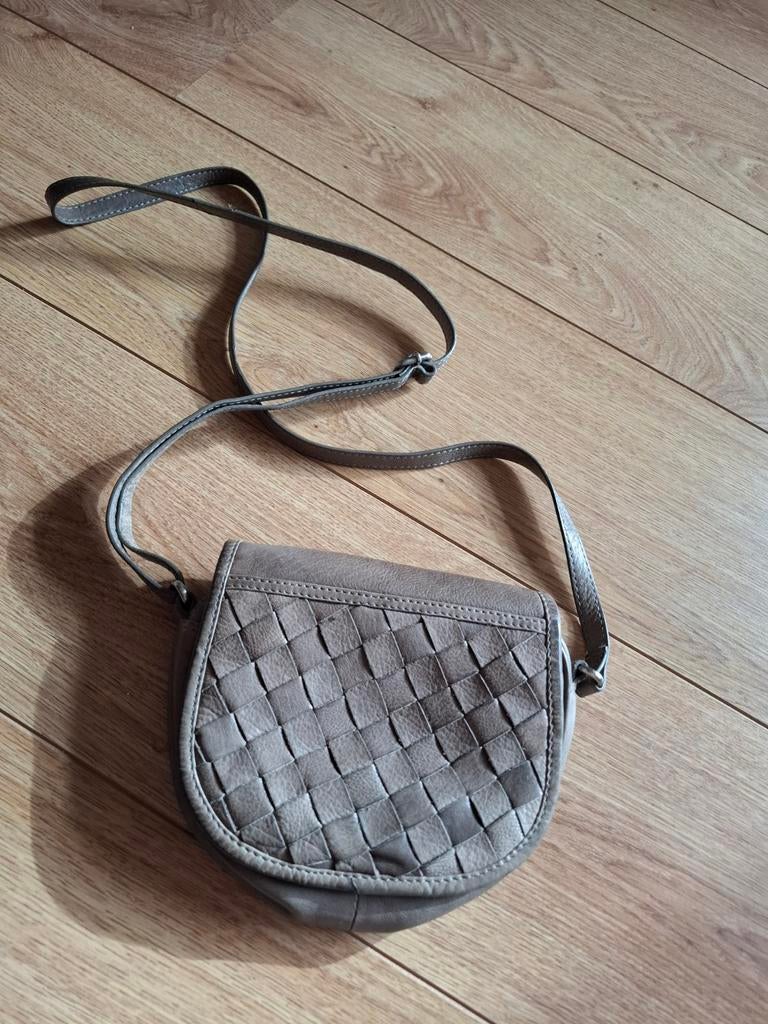 Leren crossbody tasje taupe met rits en magneetsluiting, Overige merken, Gebruikt, Beige, Ophalen of Verzenden