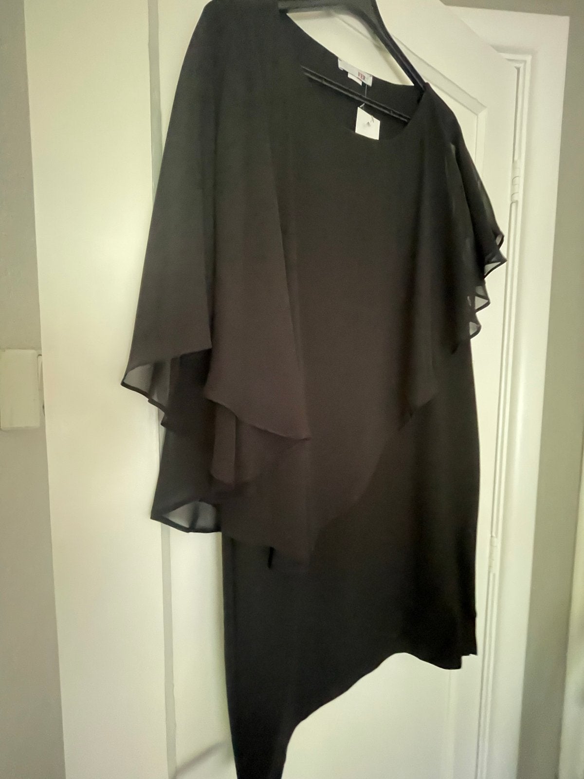 Zwarte nieuwe  jurk met cape mouwen maat M  - My Way Fer, Kleding | Dames, Maat 38/40 (M), Zwart, Nieuw, Ophalen of Verzenden