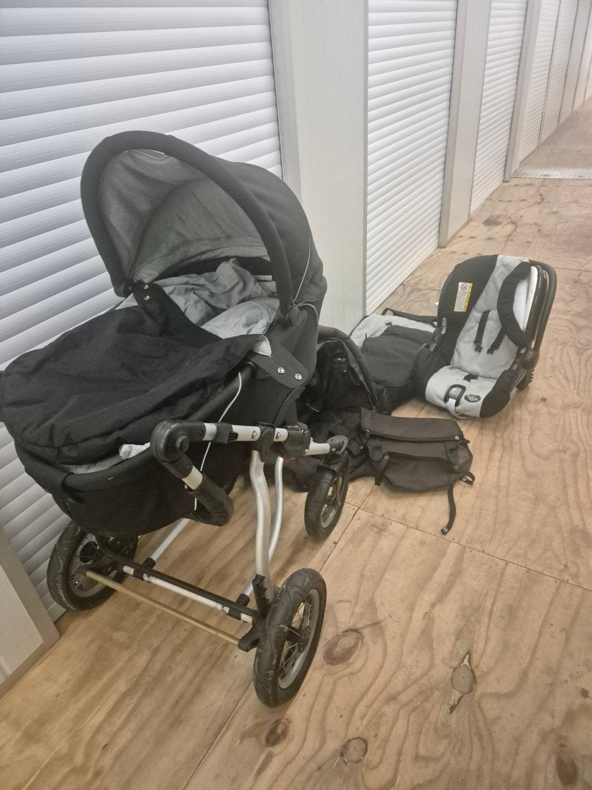 Mutsy Combiwagen met autostoeltje en reiswieg, Ophalen, Gebruikt, Verstelbare duwstang, Combiwagen