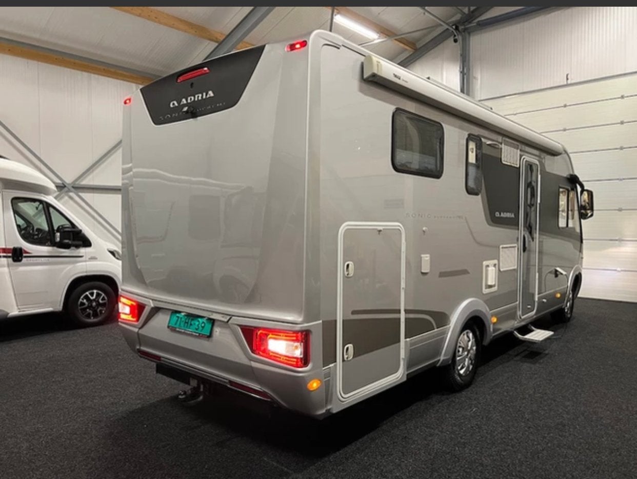 Adria Sonic Supreme 710 SL | Automaat | Leder | levelsysteem, Caravans en Kamperen, Fiat, Vloeistofverwarming, 7 tot 8 meter, Diesel
