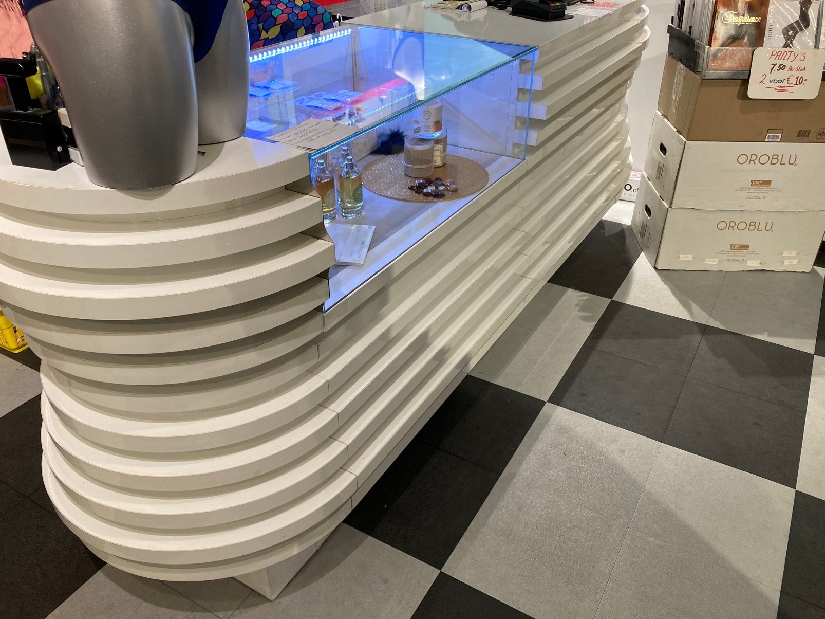 Winkel toonbank, Ophalen