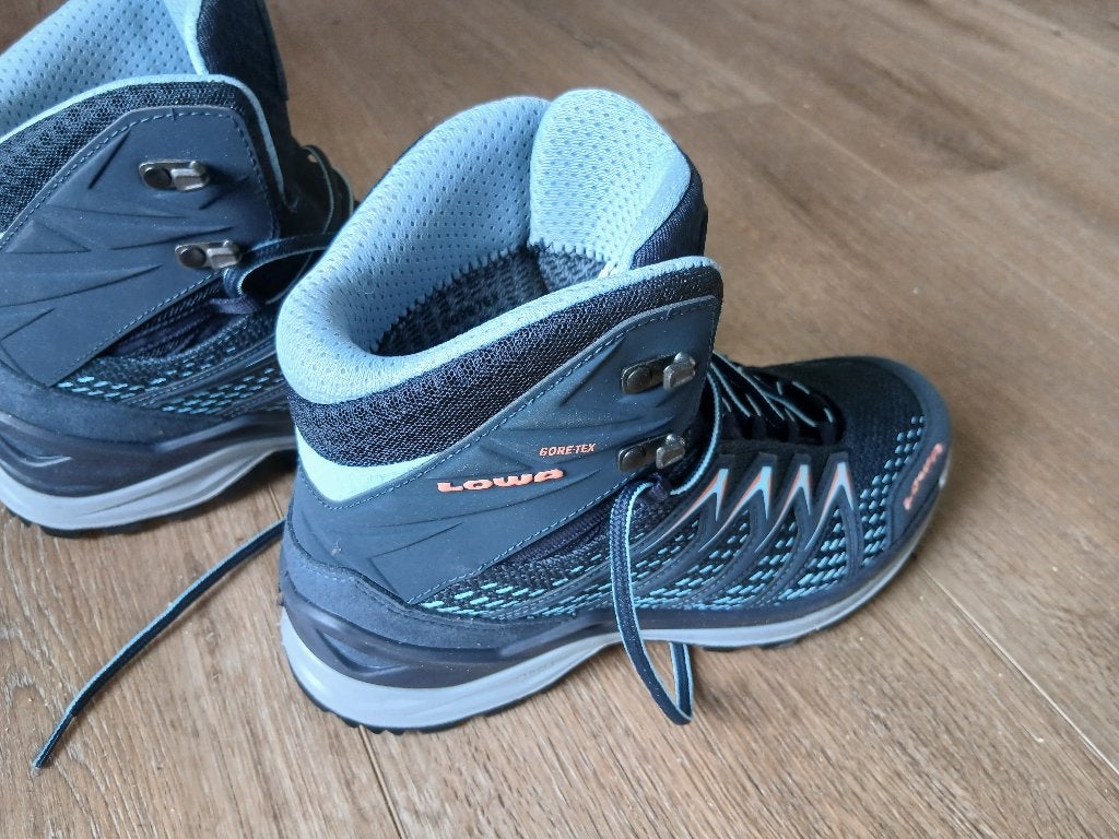 Lowa sportschoenen maat 39,5 splinternieuw, Ophalen of Verzenden, Nieuw, Schoenen
