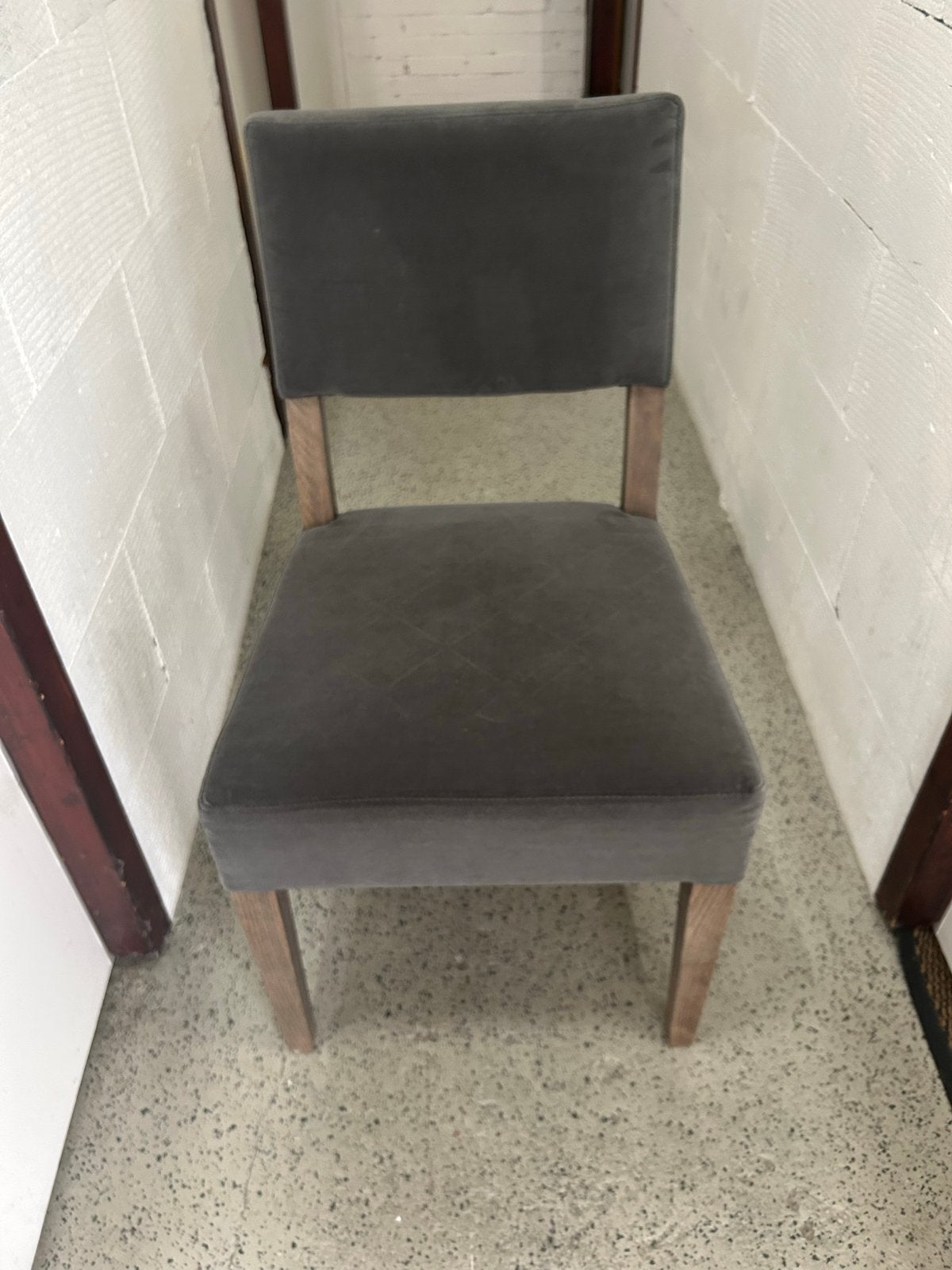 Hoffz Eetkamerstoel - Grijs met Houten Poten, Huis en Inrichting, Ophalen, Gebruikt, Hout, Eén