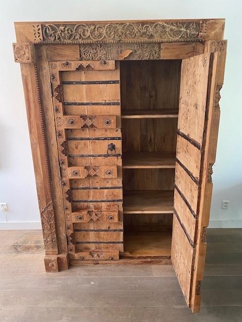 Unieke handgesneden houten kast - 207 maal 144 maal 60 cm., Ophalen, Gebruikt, 200 cm of meer, Minder dan 150 cm