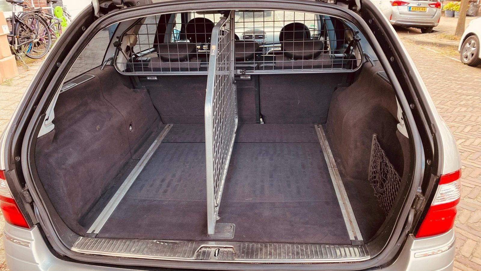 Travall hondenrek met verdeler Mercedes Benz S211 Combi, Ophalen, Gebruikt