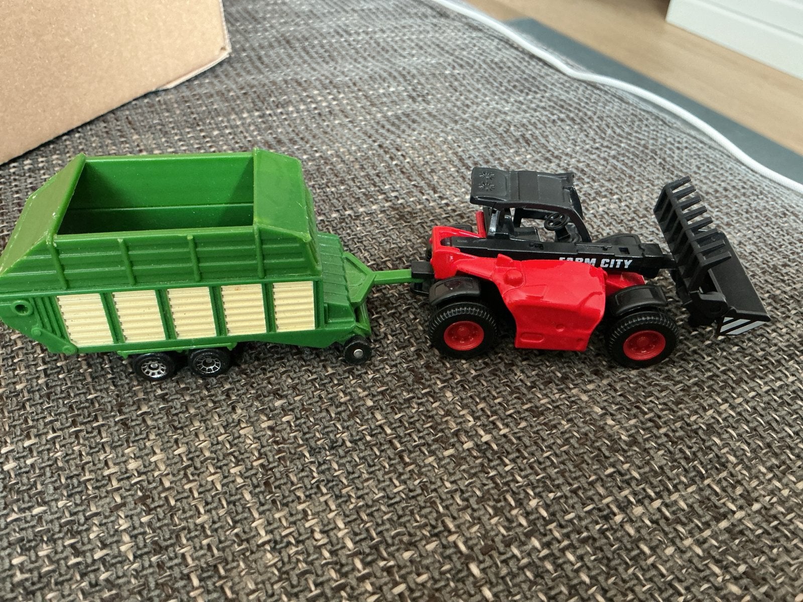 Speelgoed tractor met aanhanger - Farm City, Ophalen of Verzenden, Gebruikt