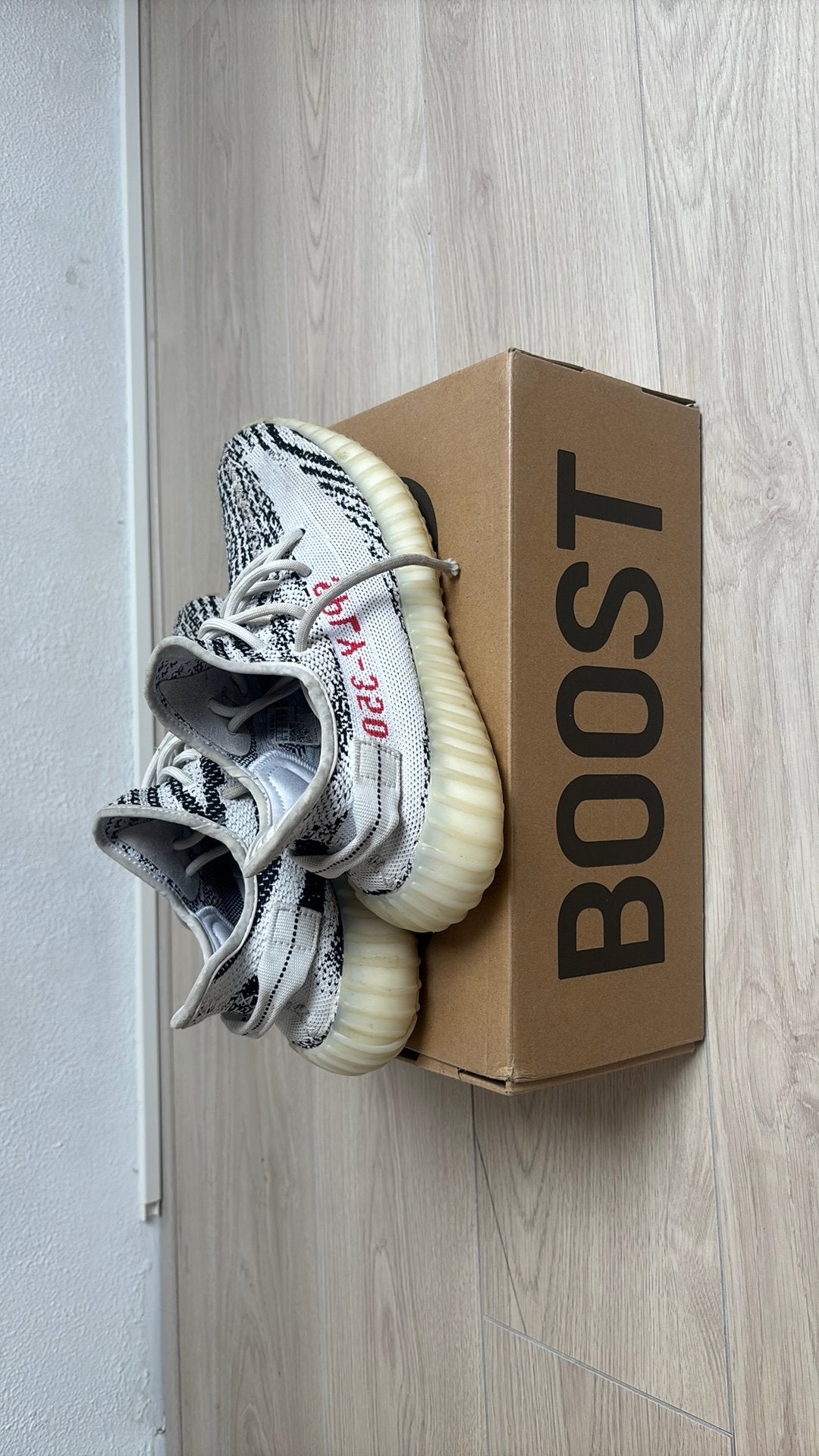 Yeezy boost 350V2 zebra, Ophalen, Zo goed als nieuw