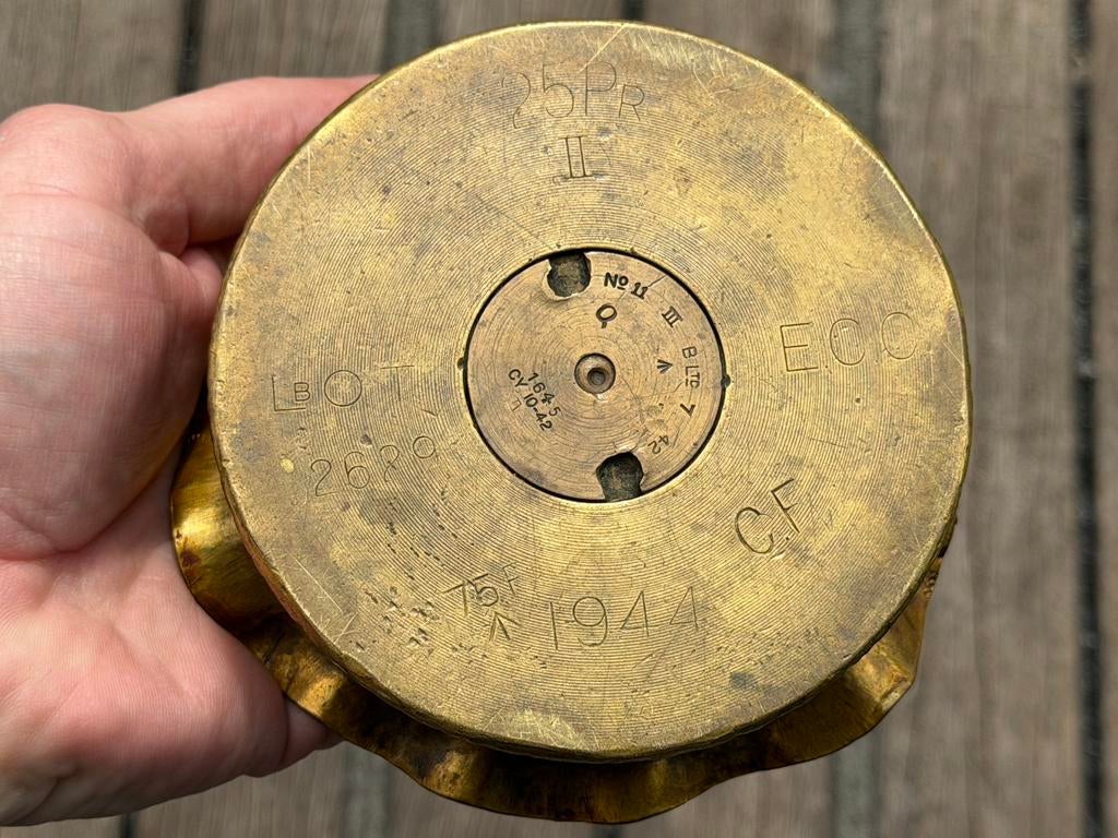 Een oude bronzen asbak gemaakt van een artilleriepatroon, Verzamelen, Militaria | Algemeen, Ophalen of Verzenden, Landmacht, Nederland