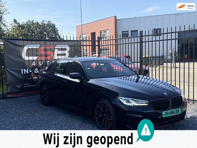 BMW 5-serie M550i xDrive Business Edition Plus LASER!LAGE KM, Auto's, Automaat, Dealer onderhouden, Gebruikt, Zwart
