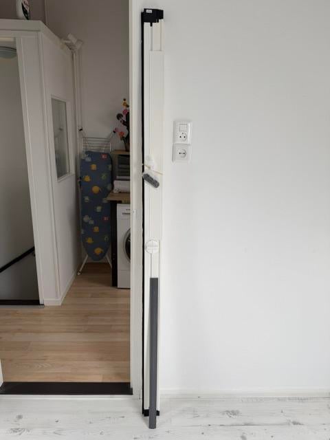 Te koop hordeur wit met zwart gaas in goede staat, Doe-het-zelf en Verbouw, Deuren en Horren, Ophalen, 80 tot 100 cm, Hordeur