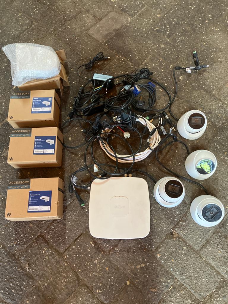 Dahua Beveiligingscamerasysteem met 4 camera's, Ophalen of Verzenden, Zo goed als nieuw