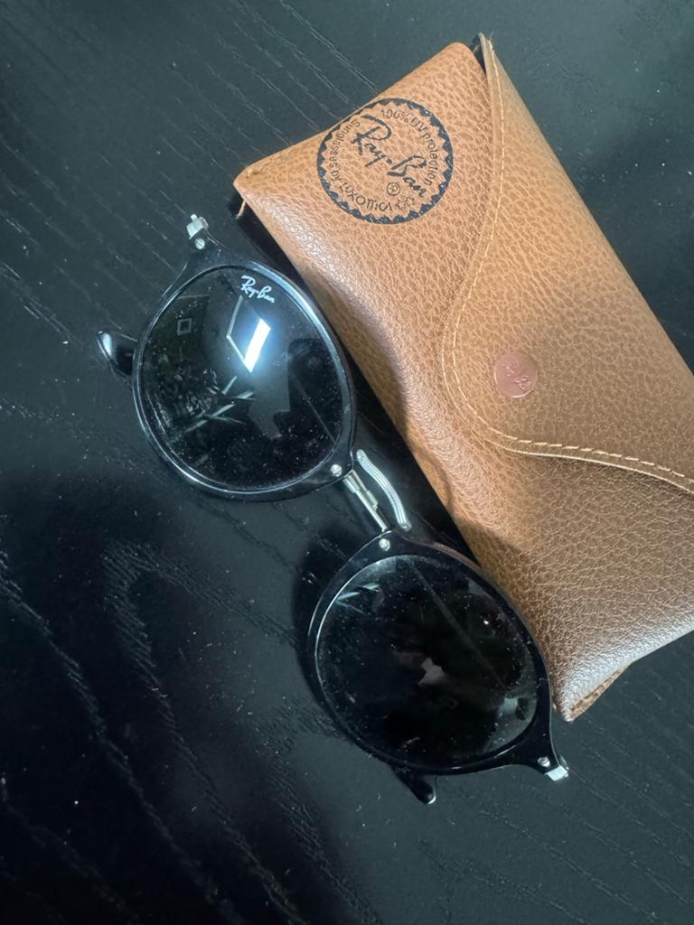 Ray-Ban RB 2447 Zonnebril - Zo goed als nieuw, Zonnebril, Zwart, Ophalen of Verzenden, Zo goed als nieuw