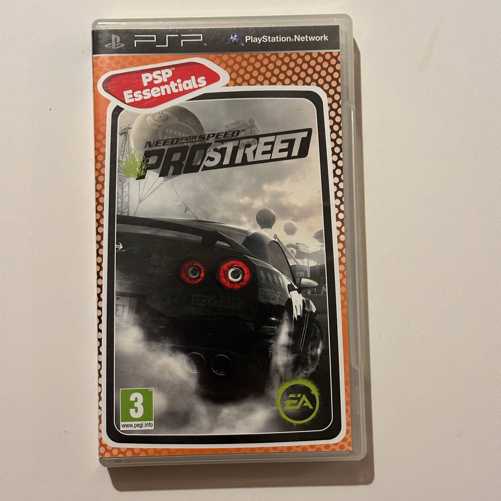 Need for Speed ProStreet PSP Essentials, Ophalen, Gebruikt, 1 speler, Racen en Vliegen
