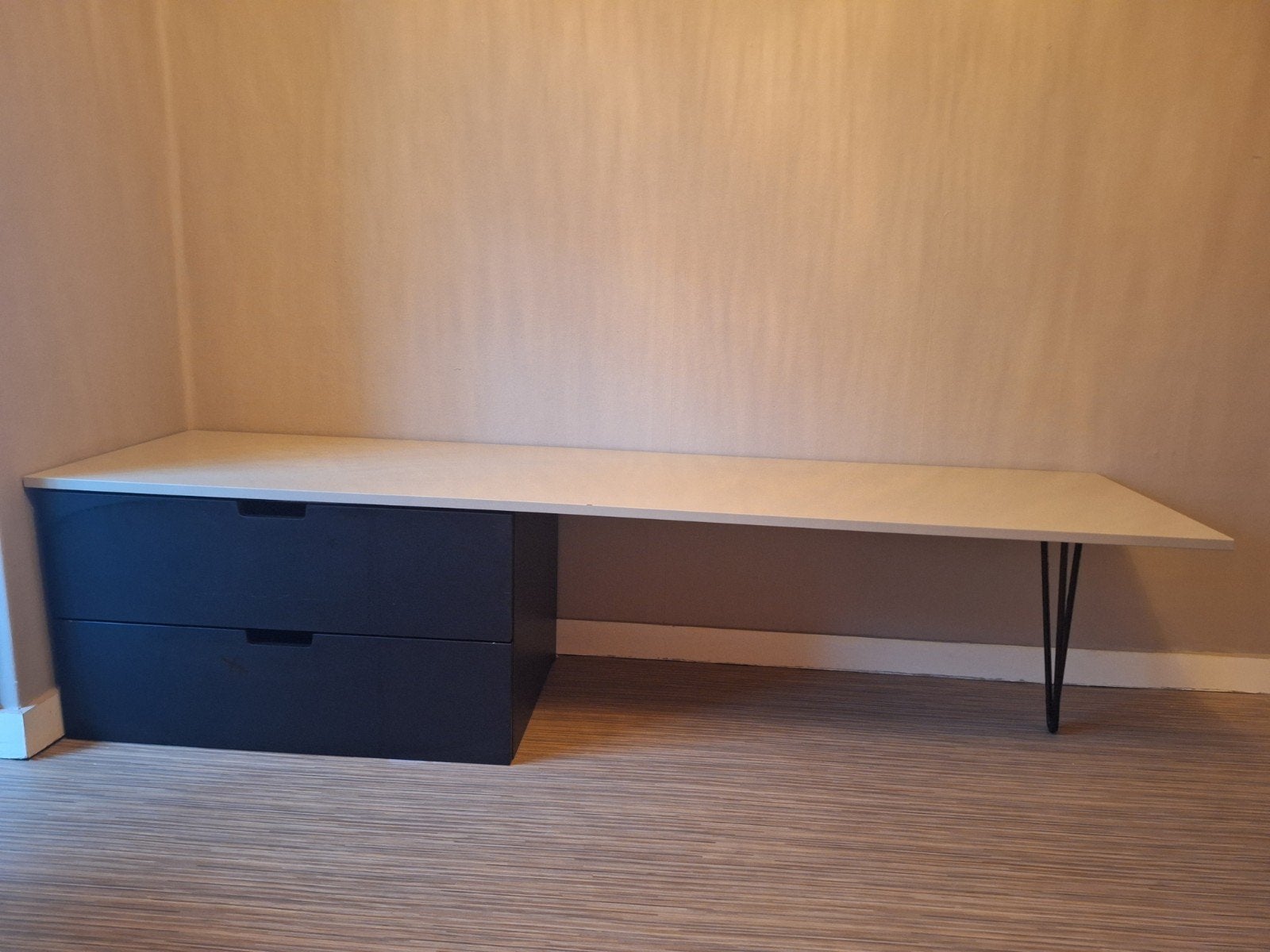 Modern bureau/ speeltafel met lades en hairpin poot, Ophalen, Gebruikt, Hout, Kinderbureau