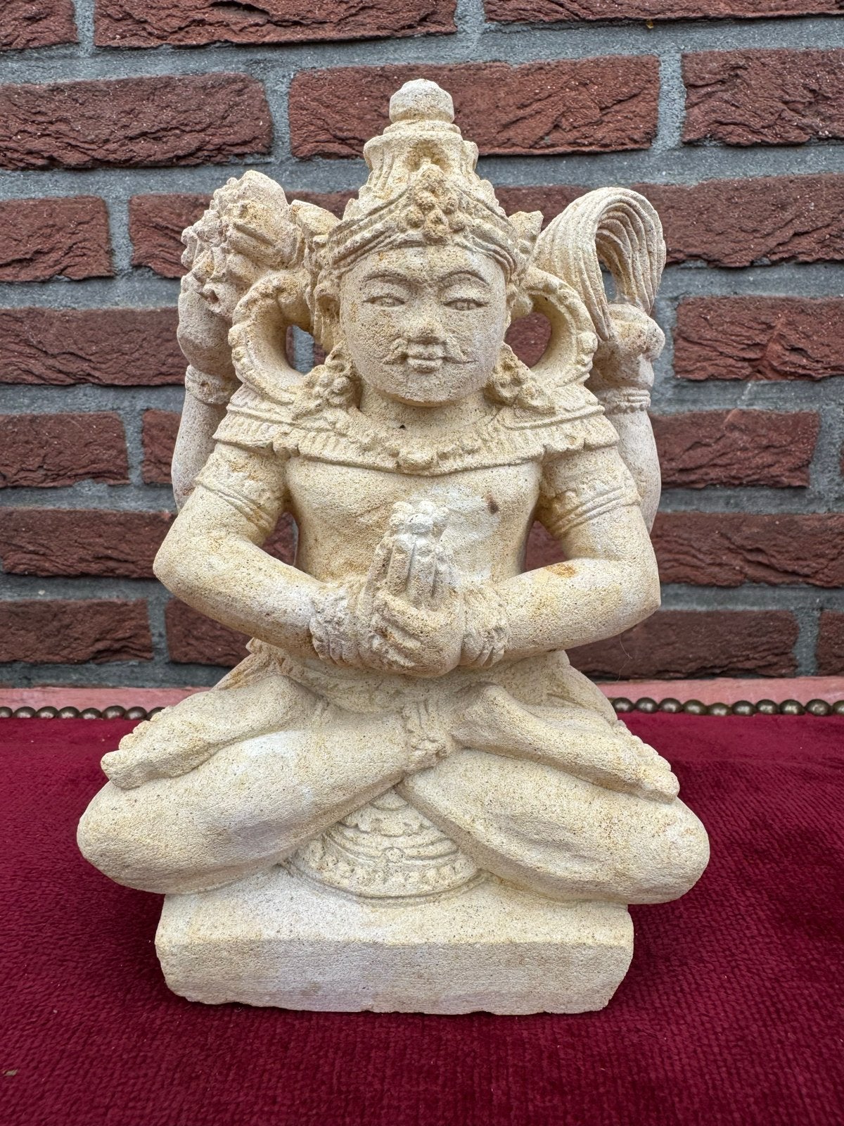 tufstenen beeld van een godheid, Avalokiteshvara, Wit, Steen/keramiek, Ophalen of Verzenden, Gesneden