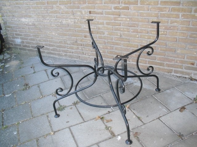 TE KOOP METAAL SIERLIJK ONDERSTEL VAN EEN TUIN TAFEL, Ophalen, Gebruikt, Rond, Metaal