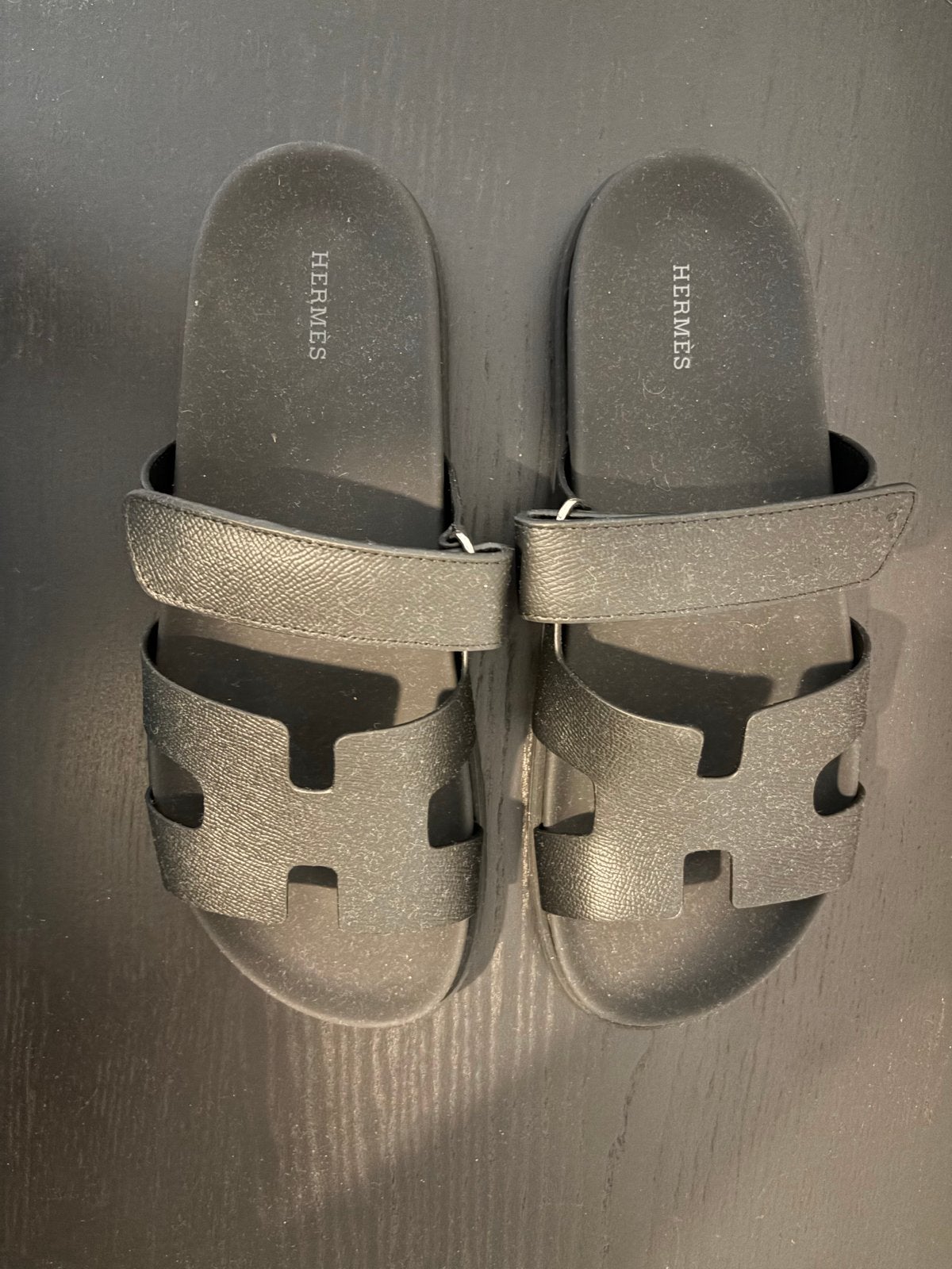 Hermes Slippers Maat 45 Zwart - Zo goed als nieuw, Ophalen of Verzenden, Zo goed als nieuw, Zwart, Slippers