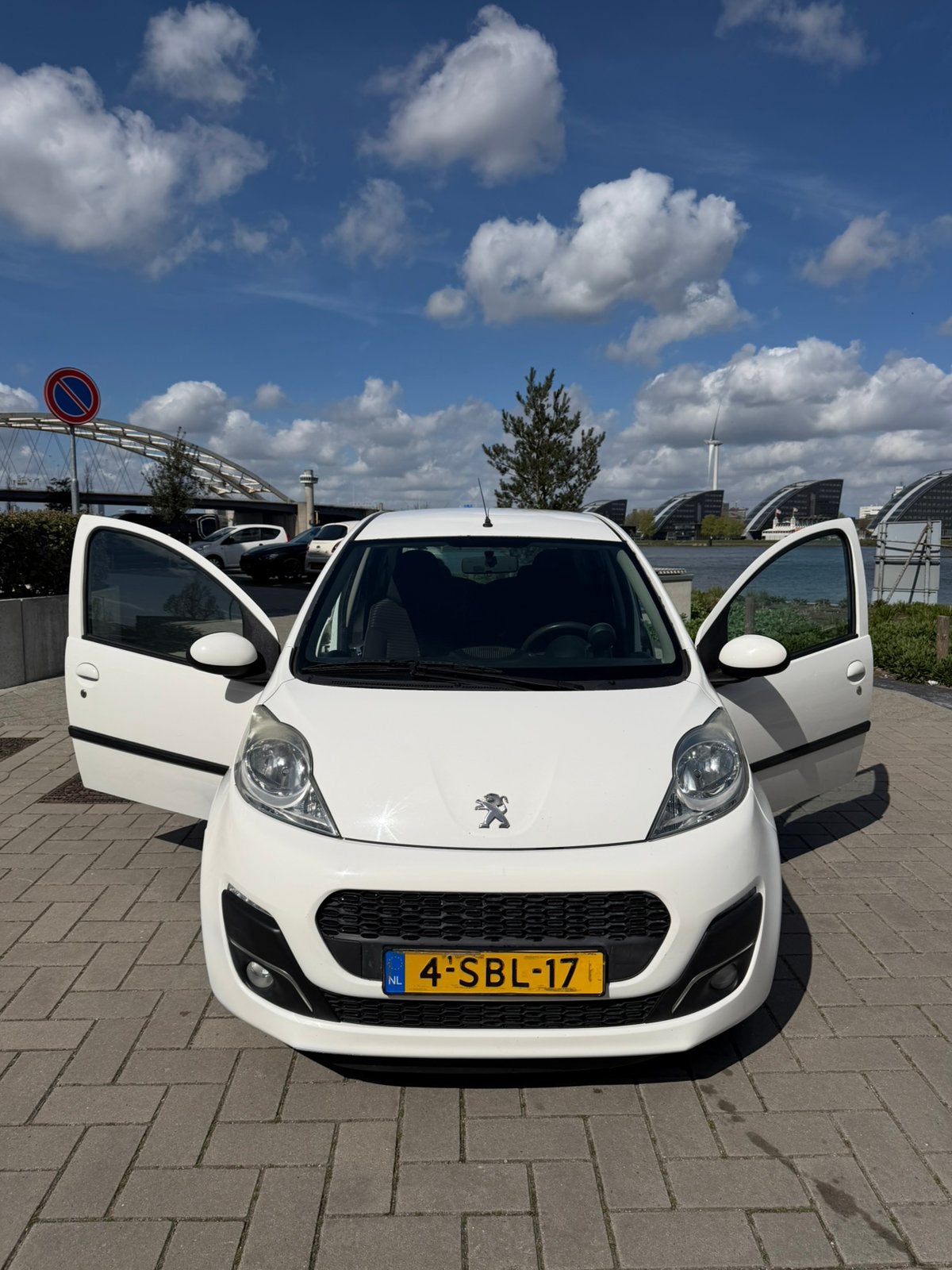 Peugeot 107 1.0 12V 5DR 2013 Wit Airco Zuinig Nette Staat, Voorwielaandrijving, 4 stoelen, Origineel Nederlands, Handgeschakeld