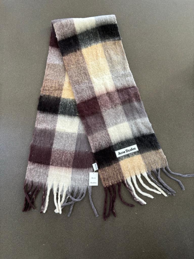 Acne Studios Geruite Sjaal - Warm & Stijlvol, Kleding | Dames, Mutsen, Sjaals en Handschoenen, Ophalen of Verzenden, Nieuw, Maat 46/48 (XL) of groter
