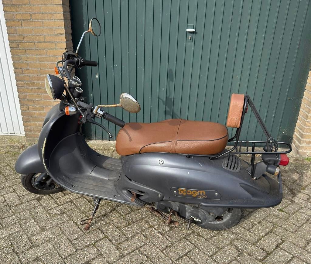 AGM retro scooter met nieuw zadel, Fietsen en Brommers, Ophalen, Gebruikt, Benzine