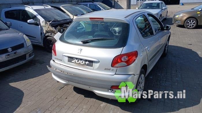 Carrosserie Hoek rechts-achter van een Peugeot 206 PLUS (EZR