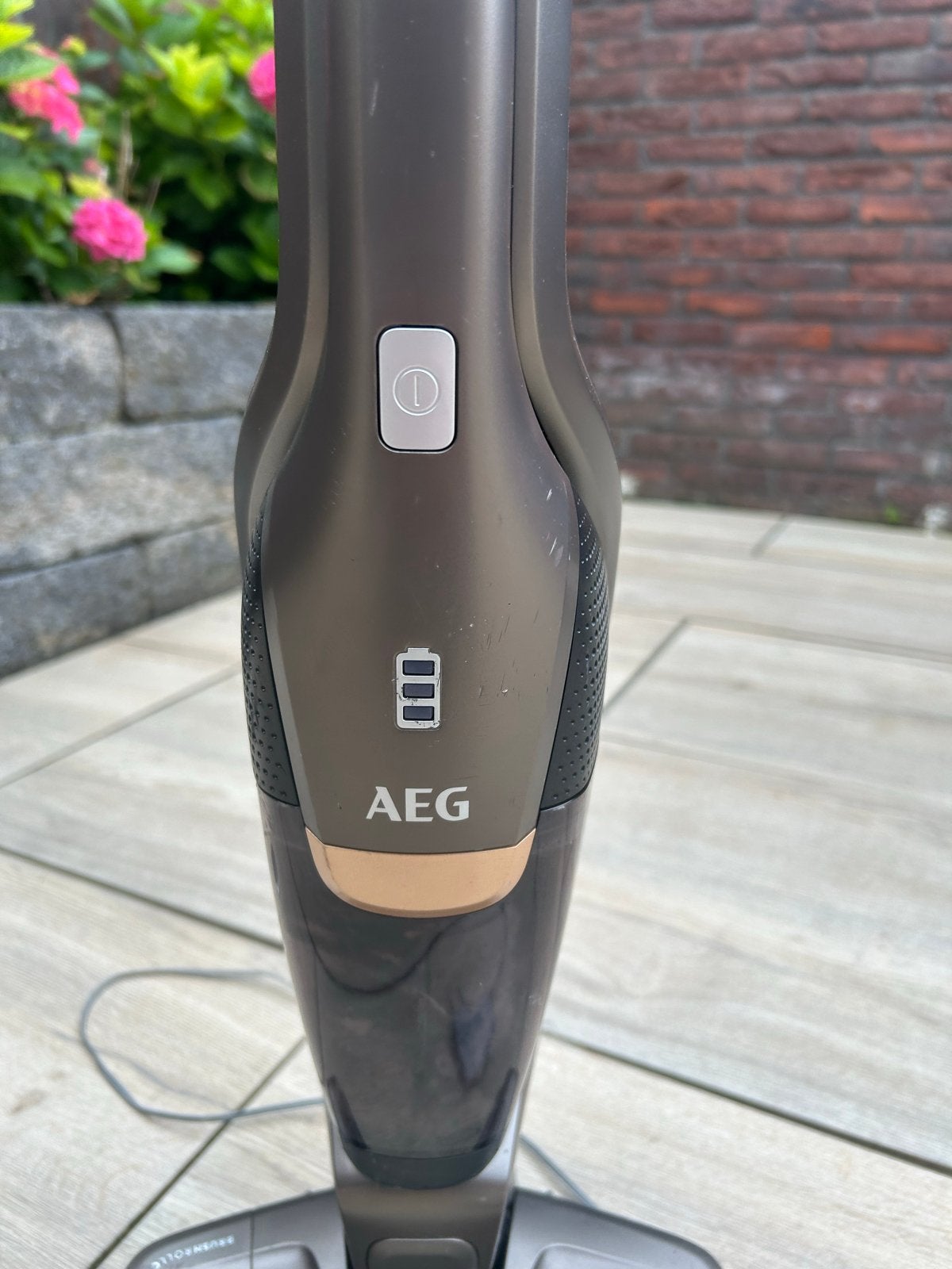 AEG Steelstofzuiger met kruimeldief en oplaadstation, Ophalen, Gebruikt, Draadloos, Reservoir